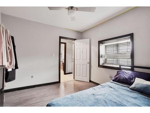 145 Cathcart Street, Hamilton, ON - Indoor Photo Showing Bedroom