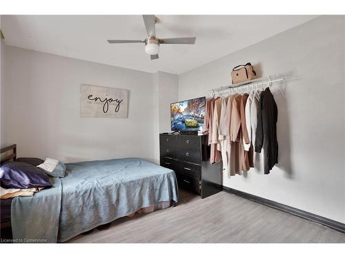 145 Cathcart Street, Hamilton, ON - Indoor Photo Showing Bedroom