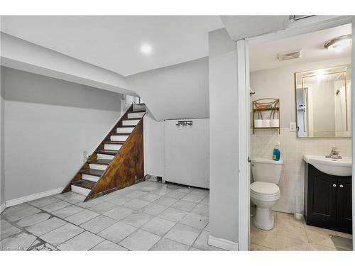 145 Cathcart Street, Hamilton, ON - Indoor Photo Showing Bathroom