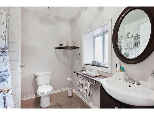 145 Cathcart Street, Hamilton, ON - Indoor Photo Showing Bathroom