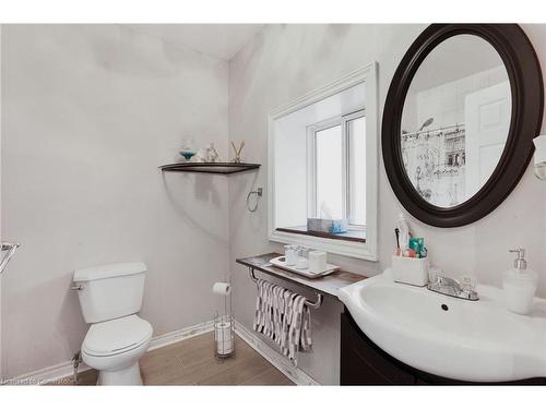 145 Cathcart Street, Hamilton, ON - Indoor Photo Showing Bathroom