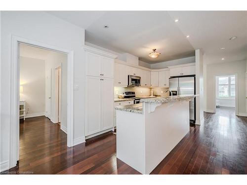 2946 Singleton Common, Burlington, ON - Indoor Photo Showing Kitchen With Upgraded Kitchen