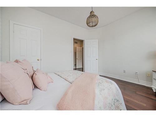 2946 Singleton Common, Burlington, ON - Indoor Photo Showing Bedroom