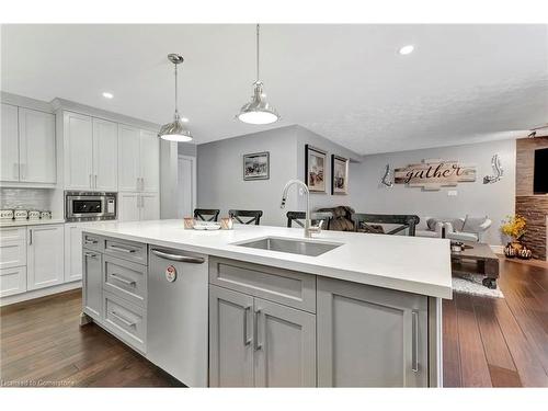 100 Stone Church Road E, Hamilton, ON - Indoor Photo Showing Kitchen