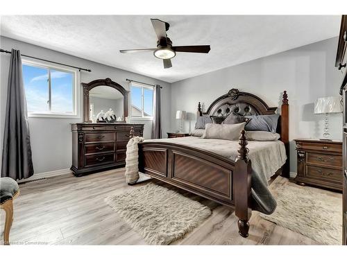 100 Stone Church Road E, Hamilton, ON - Indoor Photo Showing Bedroom