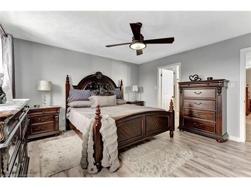 100 Stone Church Road E, Hamilton, ON - Indoor Photo Showing Bedroom