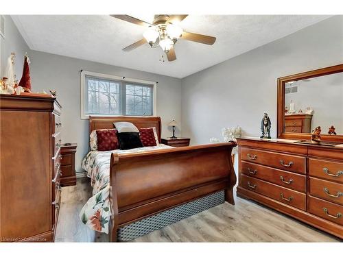 100 Stone Church Road E, Hamilton, ON - Indoor Photo Showing Bedroom