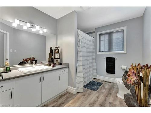 100 Stone Church Road E, Hamilton, ON - Indoor Photo Showing Bathroom