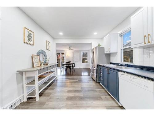 21 East 19Th Street, Hamilton, ON - Indoor Photo Showing Kitchen