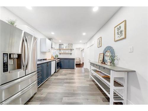 21 East 19Th Street, Hamilton, ON - Indoor Photo Showing Kitchen