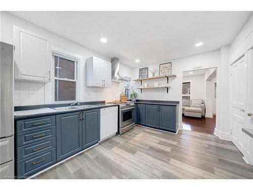 21 East 19Th Street, Hamilton, ON - Indoor Photo Showing Kitchen