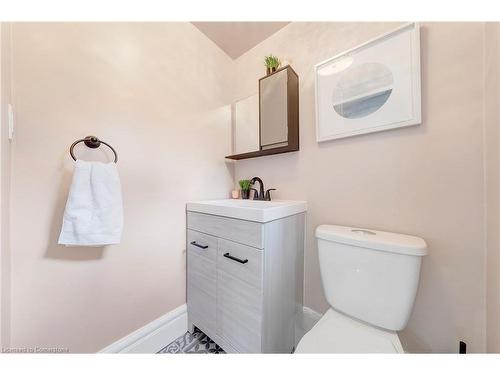 21 East 19Th Street, Hamilton, ON - Indoor Photo Showing Bathroom