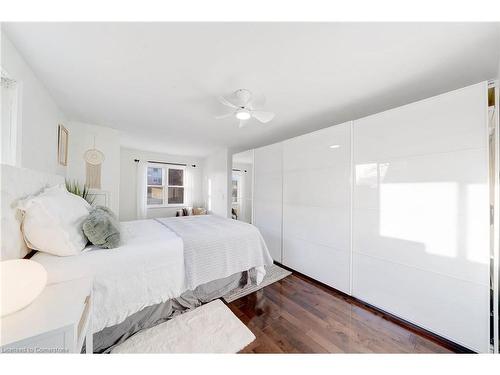 21 East 19Th Street, Hamilton, ON - Indoor Photo Showing Bedroom