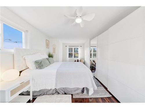 21 East 19Th Street, Hamilton, ON - Indoor Photo Showing Bedroom