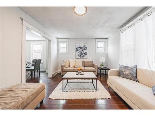 43 Sterling Street, Hamilton, ON - Indoor Photo Showing Living Room