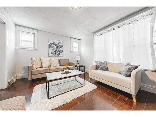 43 Sterling Street, Hamilton, ON - Indoor Photo Showing Living Room