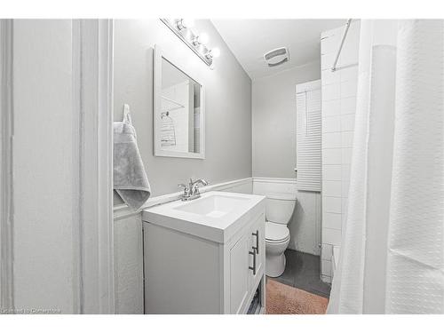 43 Sterling Street, Hamilton, ON - Indoor Photo Showing Bathroom