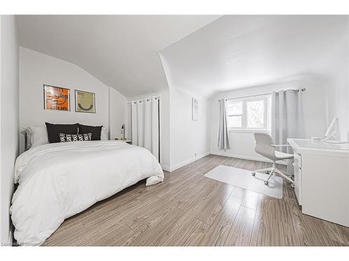 43 Sterling Street, Hamilton, ON - Indoor Photo Showing Bedroom