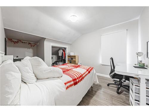 43 Sterling Street, Hamilton, ON - Indoor Photo Showing Bedroom