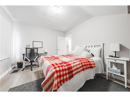 43 Sterling Street, Hamilton, ON - Indoor Photo Showing Bedroom