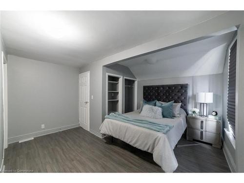 381 Herkimer Street, Hamilton, ON - Indoor Photo Showing Bedroom