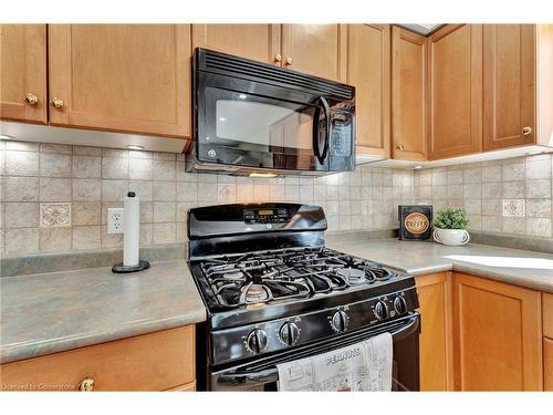 30 Meadowpoint Drive, Hamilton, ON - Indoor Photo Showing Kitchen