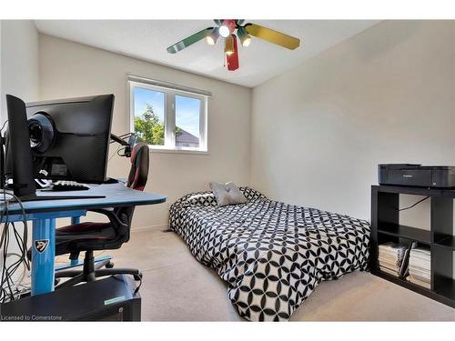 30 Meadowpoint Drive, Hamilton, ON - Indoor Photo Showing Bedroom