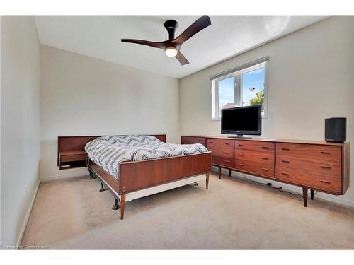 30 Meadowpoint Drive, Hamilton, ON - Indoor Photo Showing Bedroom