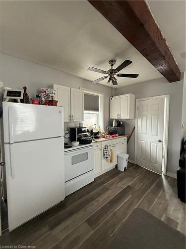 140 Beach Road, Hamilton, ON - Indoor Photo Showing Kitchen