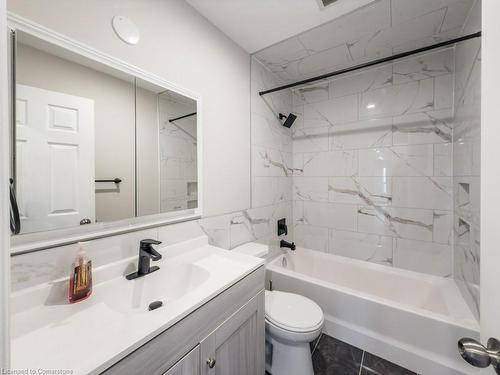 78 East 45Th Street, Hamilton, ON - Indoor Photo Showing Bathroom