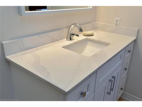 59 Holimont Court, Hamilton, ON - Indoor Photo Showing Bathroom