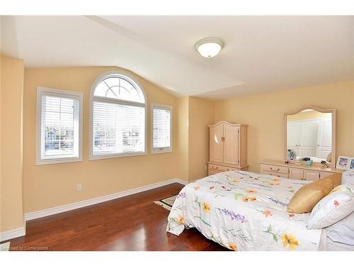 59 Holimont Court, Hamilton, ON - Indoor Photo Showing Bedroom