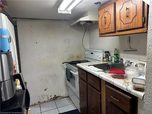 57 Emerson Street, Hamilton, ON - Indoor Photo Showing Kitchen