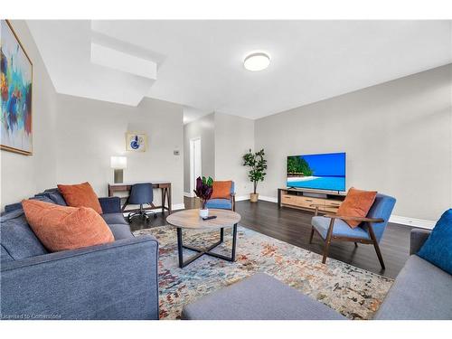 2082 Pine Street, Burlington, ON - Indoor Photo Showing Living Room