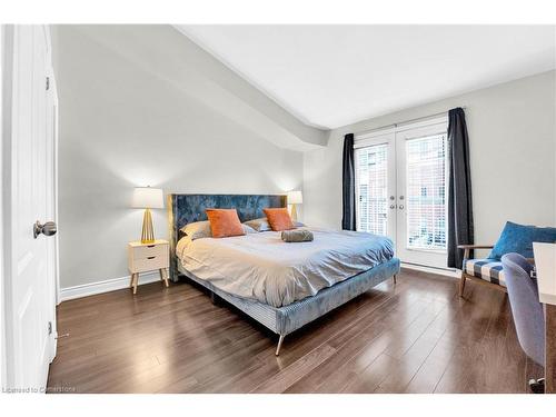 2082 Pine Street, Burlington, ON - Indoor Photo Showing Bedroom