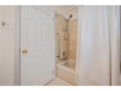 164 East 23Rd Street, Hamilton, ON - Indoor Photo Showing Bathroom