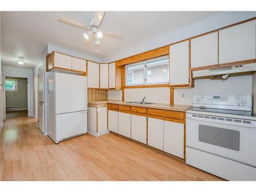 164 East 23Rd Street, Hamilton, ON - Indoor Photo Showing Kitchen With Double Sink