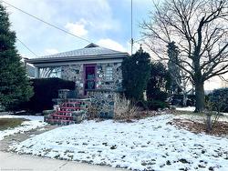 258 Brucedale Avenue E Hamilton, ON L9A 1P7