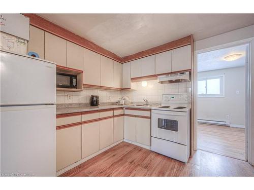 421 Preston Parkway, Cambridge, ON - Indoor Photo Showing Kitchen