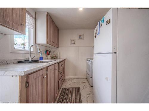 421 Preston Parkway, Cambridge, ON - Indoor Photo Showing Kitchen