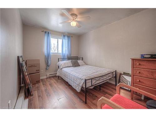 421 Preston Parkway, Cambridge, ON - Indoor Photo Showing Bedroom