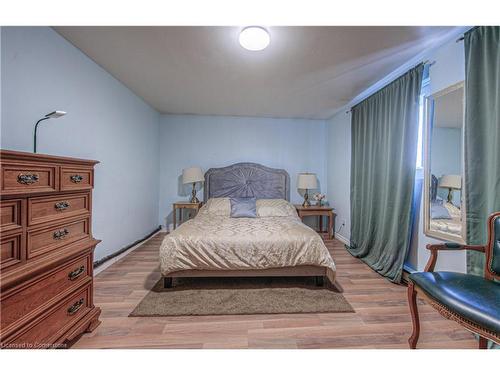 421 Preston Parkway, Cambridge, ON - Indoor Photo Showing Bedroom