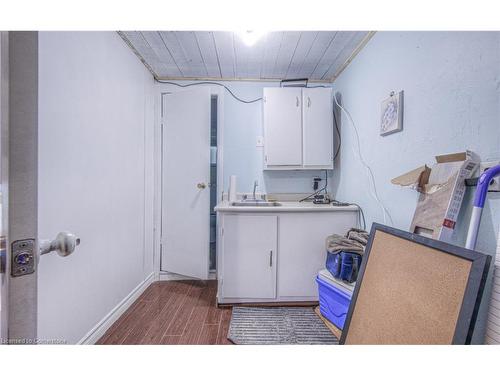 421 Preston Parkway, Cambridge, ON - Indoor Photo Showing Bathroom