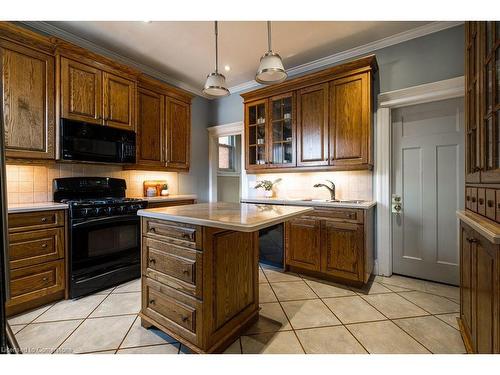 60 Homewood Avenue, Hamilton, ON - Indoor Photo Showing Kitchen