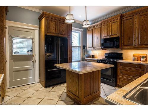 60 Homewood Avenue, Hamilton, ON - Indoor Photo Showing Kitchen