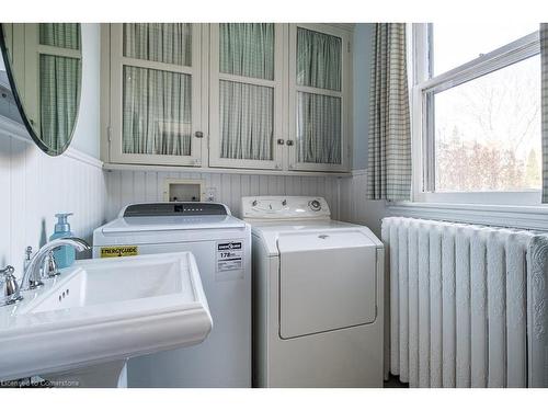 60 Homewood Avenue, Hamilton, ON - Indoor Photo Showing Laundry Room