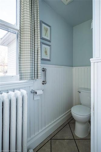 60 Homewood Avenue, Hamilton, ON - Indoor Photo Showing Bathroom