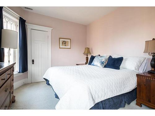 60 Homewood Avenue, Hamilton, ON - Indoor Photo Showing Bedroom