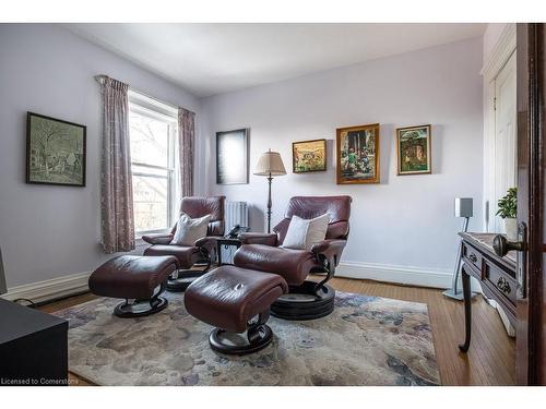 60 Homewood Avenue, Hamilton, ON - Indoor Photo Showing Living Room