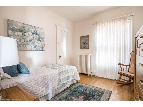 60 Homewood Avenue, Hamilton, ON - Indoor Photo Showing Bedroom